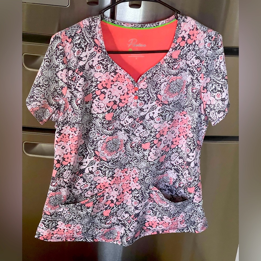 Scrub top healing hands size small